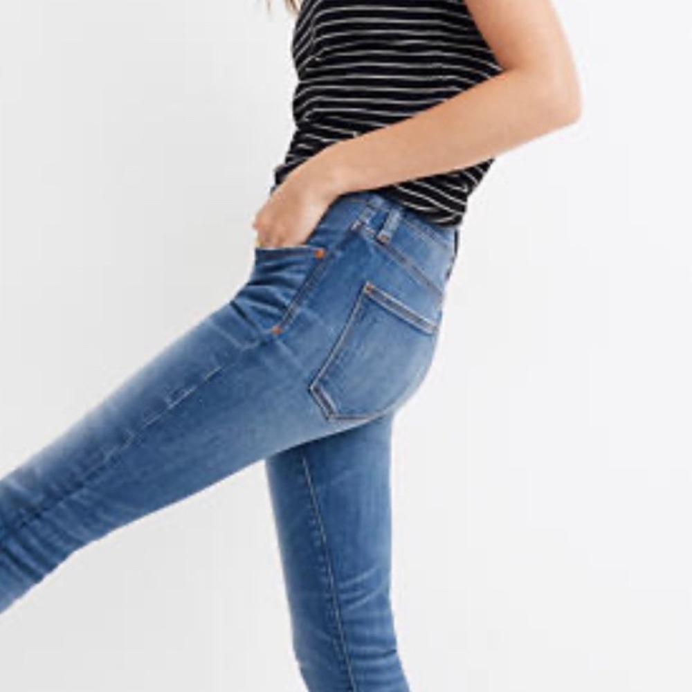 Madewell 9” High-Rise Skinny Crop destructed hem